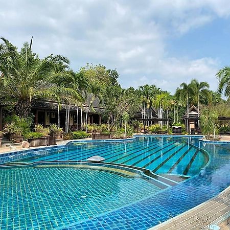 Botany Beach Resort Pattaya Na Chom Thian Exterior photo