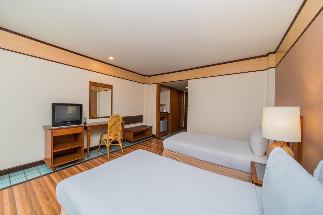 Botany Beach Resort Pattaya Na Chom Thian Exterior photo