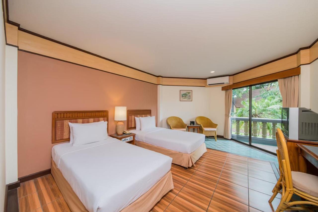Botany Beach Resort Pattaya Na Chom Thian Exterior photo