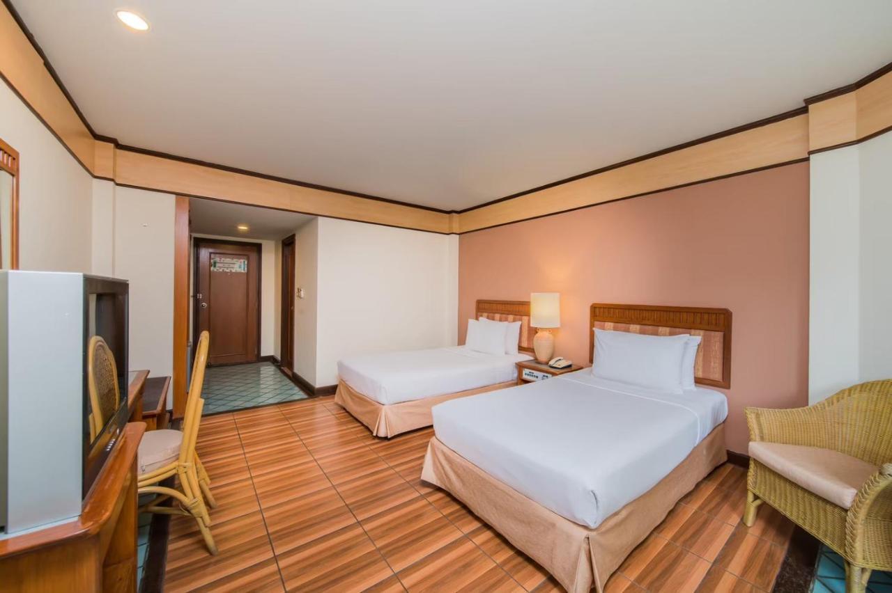 Botany Beach Resort Pattaya Na Chom Thian Exterior photo