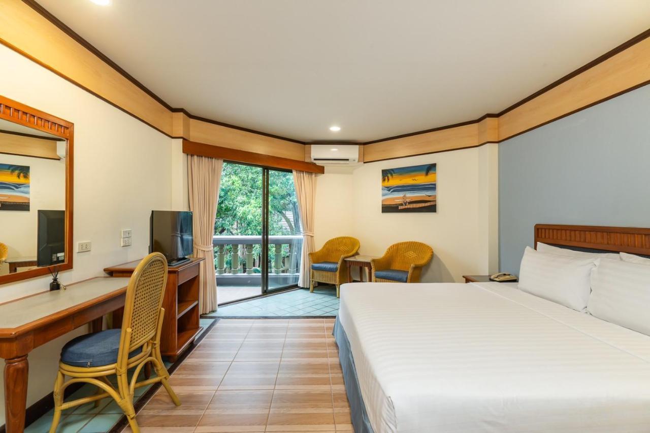 Botany Beach Resort Pattaya Na Chom Thian Exterior photo