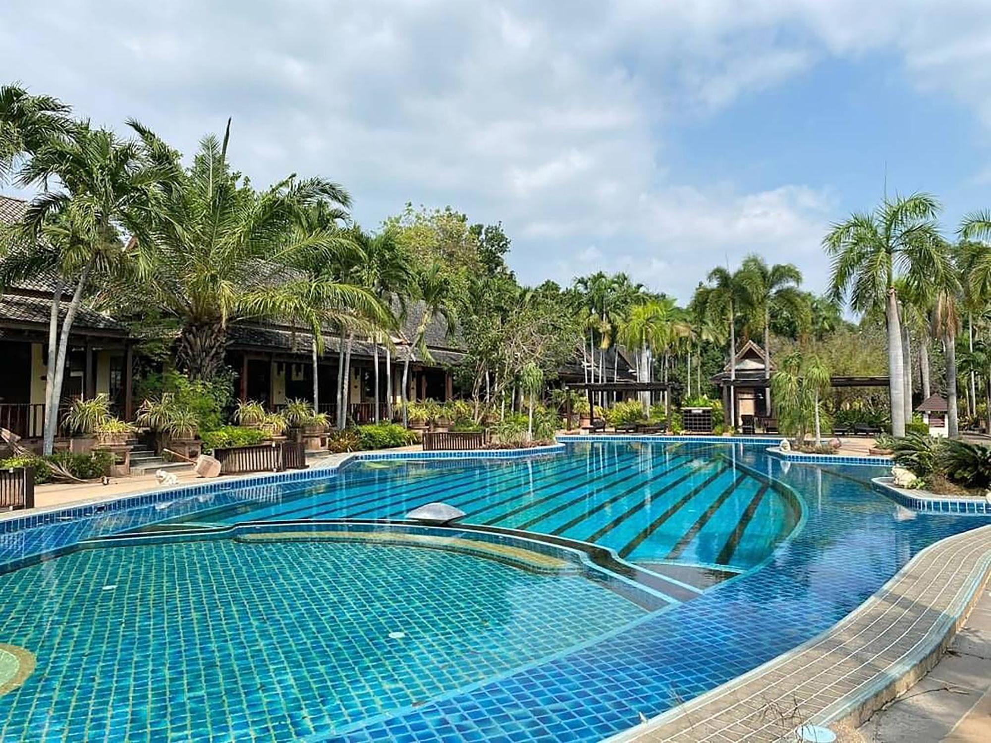 Botany Beach Resort Pattaya Na Chom Thian Exterior photo