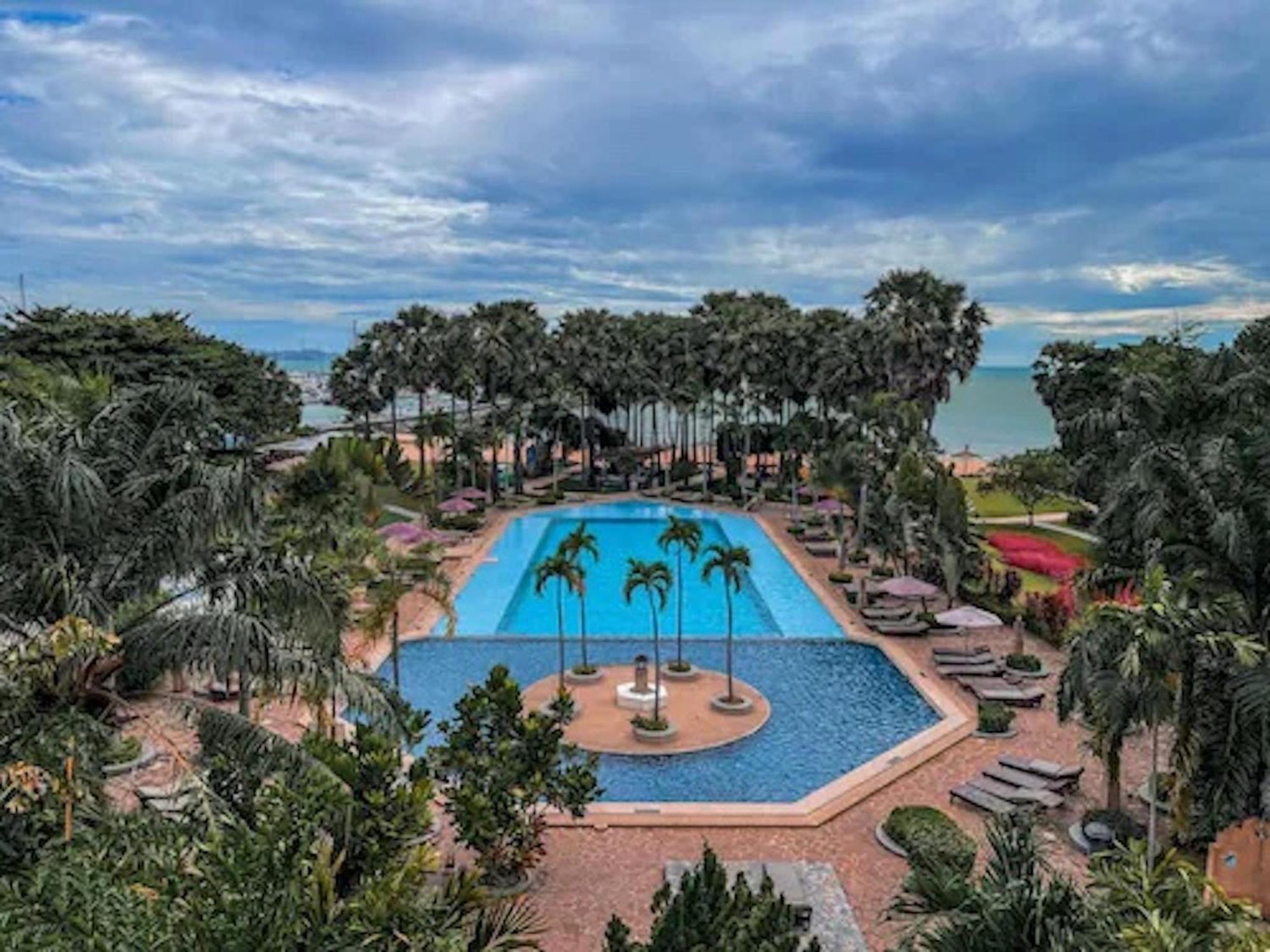 Botany Beach Resort Pattaya Na Chom Thian Exterior photo