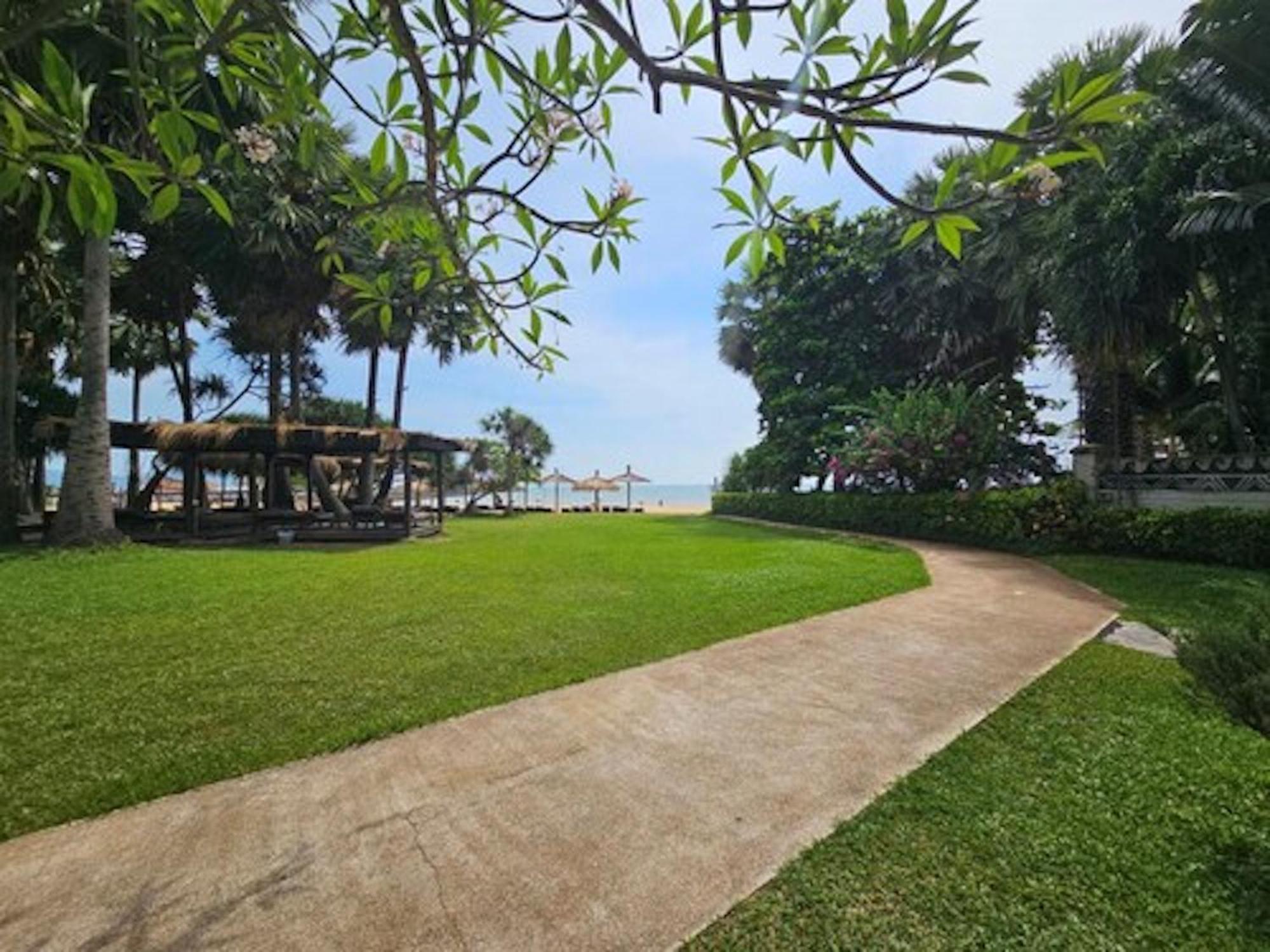 Botany Beach Resort Pattaya Na Chom Thian Exterior photo