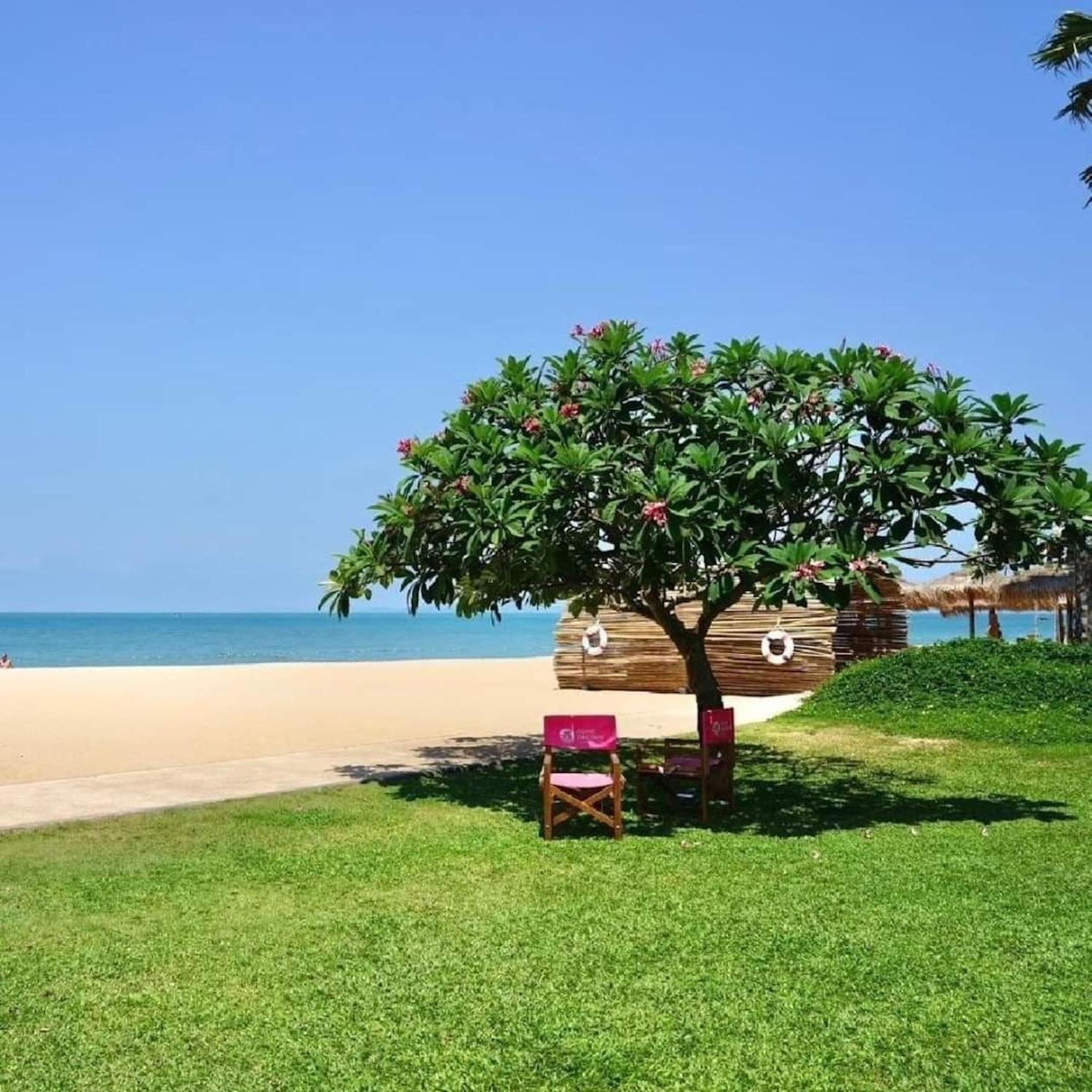 Botany Beach Resort Pattaya Na Chom Thian Exterior photo